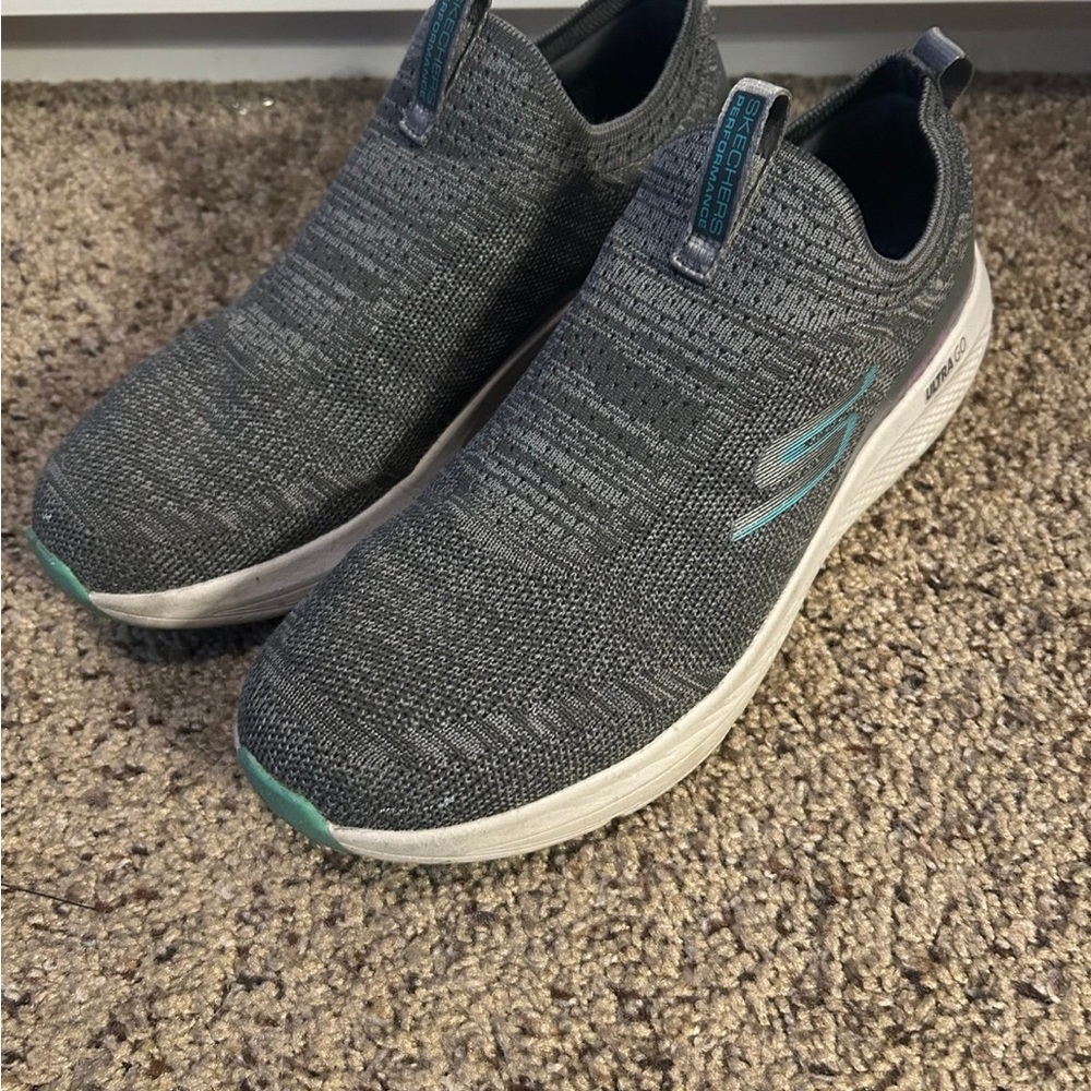 Skechers Go Slip-On Knit Sneakers in Gray size 9.5